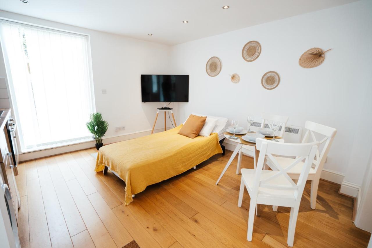 Cozy 1 Bed Apartment In Hackney Лондон Екстериор снимка